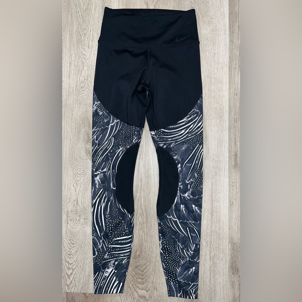 Nike Womens Size Small Power Hyper Tight Fit Flutter Print Tights Leggings